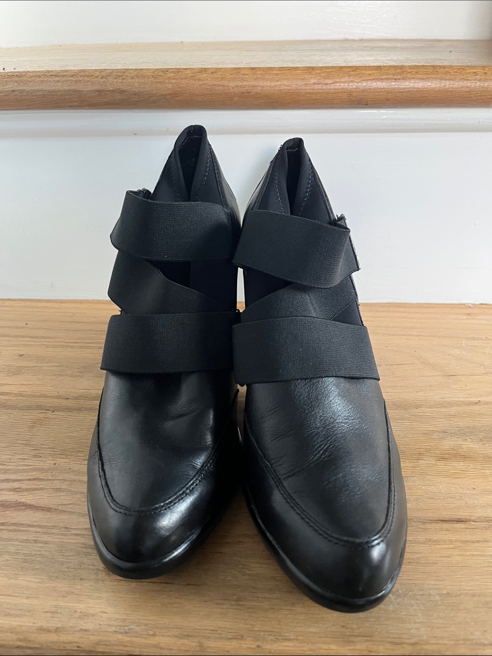 AEROSOLES Black Leather Ankle Boots with Wide Elastic Straps